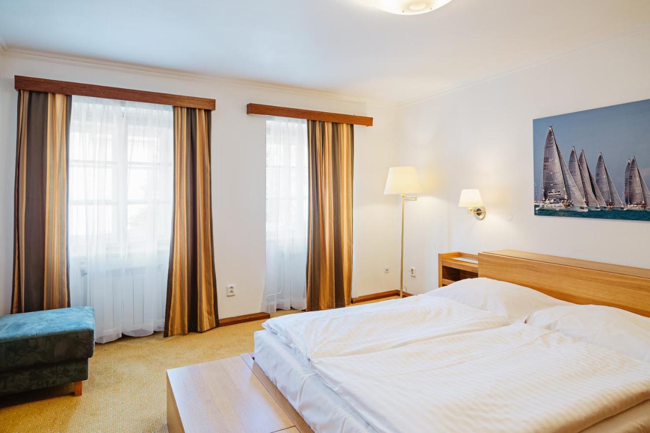 U Modreho Orla - At The Blue Eagle Hotell Prag Exteriör bild